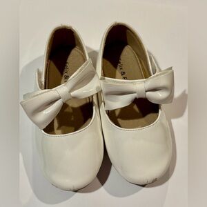Felix & Flora Mary Janes White Bow Toddler Girls Easter Spring Shoes 8C